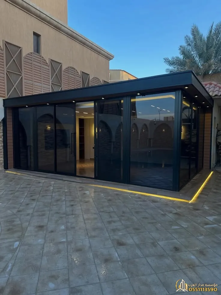 ملاحق زجاج بالرياض | تصميم وتنفيذ مجالس زجاجية خارجية